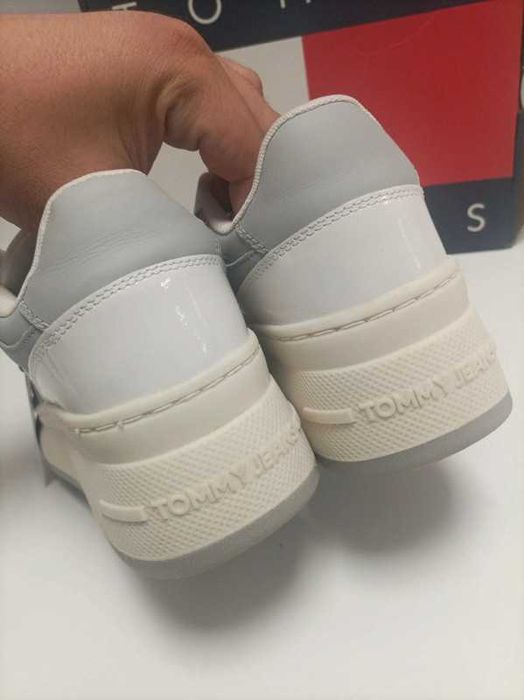 Tommy Jeans Sneakersy Tjw Retro Basket Flatform Patent