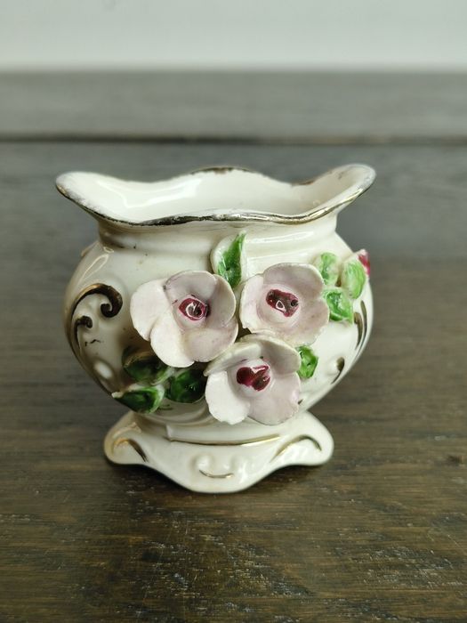 Stary maleńki wazonik ceramiczny w róże PRL ²⁰⁶