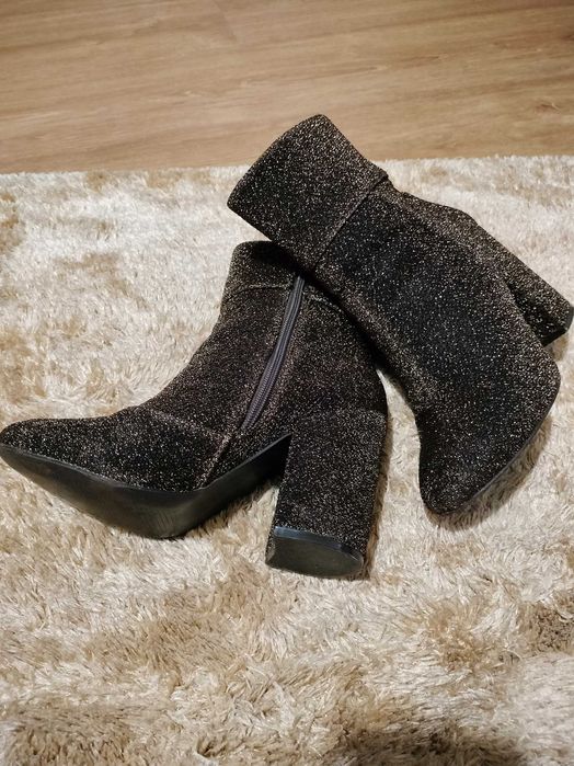 Bota pelo tornozelo