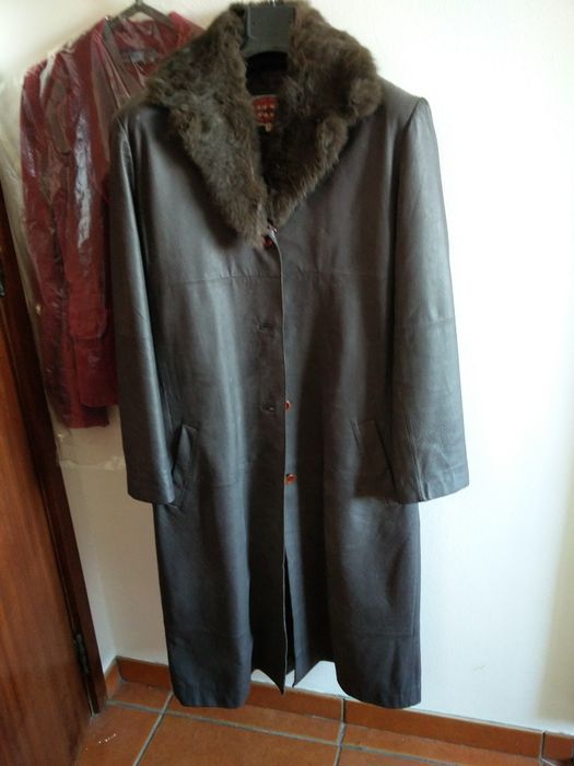 Casaco comprido em pele