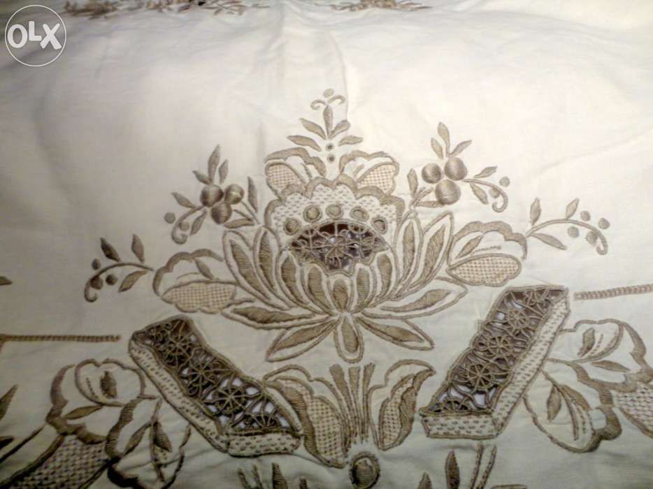 Toalha de mesa bordada da Ilha da Madeira