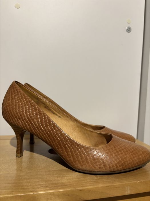 Brązowe, skórzane czółenka na obcasie