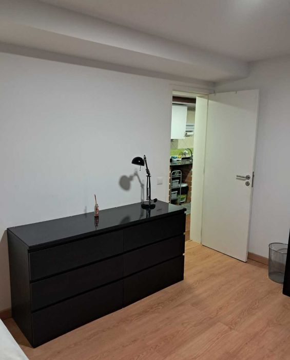 Arrenda-se quarto com closet Estoril