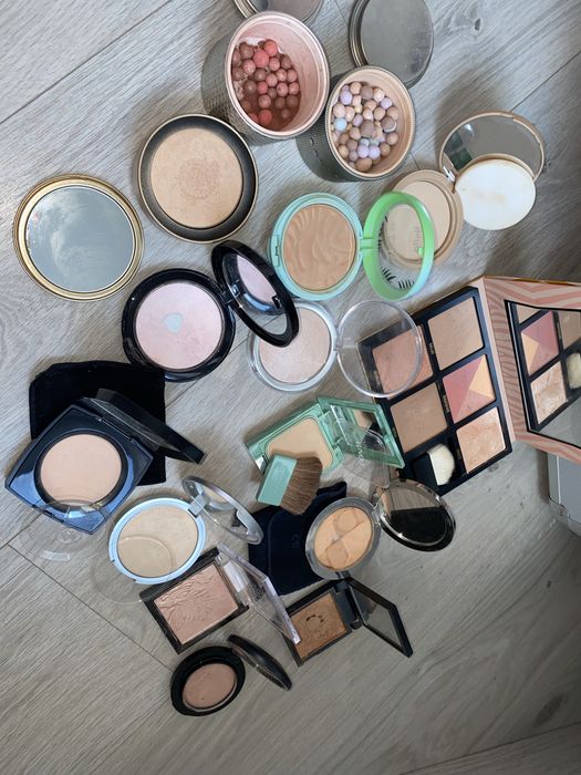 Пудры, хайлайтеры, бронзеры