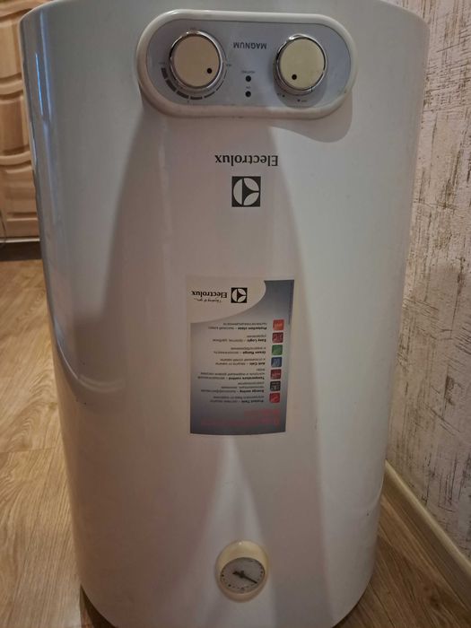 «Electrolux 80 л, бак не греет, на запчасти.