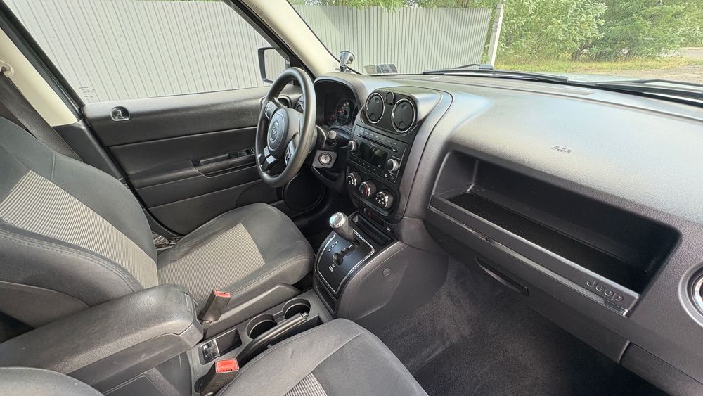 Кросовер Jeep Patriot Sport 2011 року