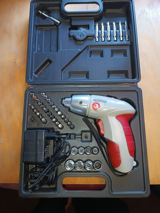 Акумуляторна електровикрутка Intertool 3.6V у кейсі з насадками