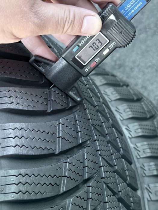 215 55 17 Bridgestone Blizzak LM001 90% 2025 Шини Зима
