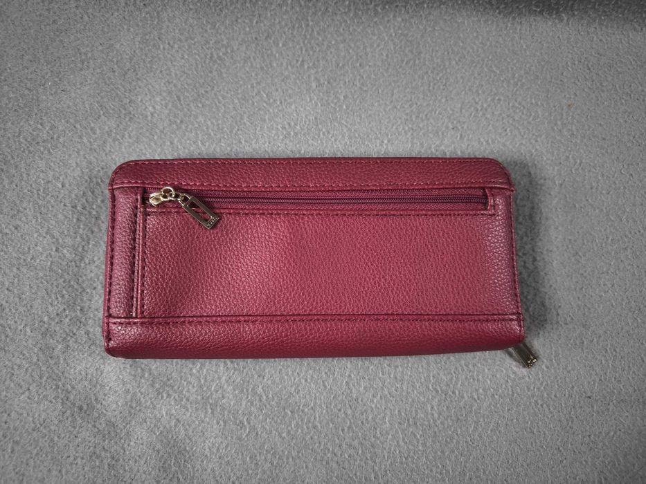 Женский кошелек Guess на молнии в бордовом цвете