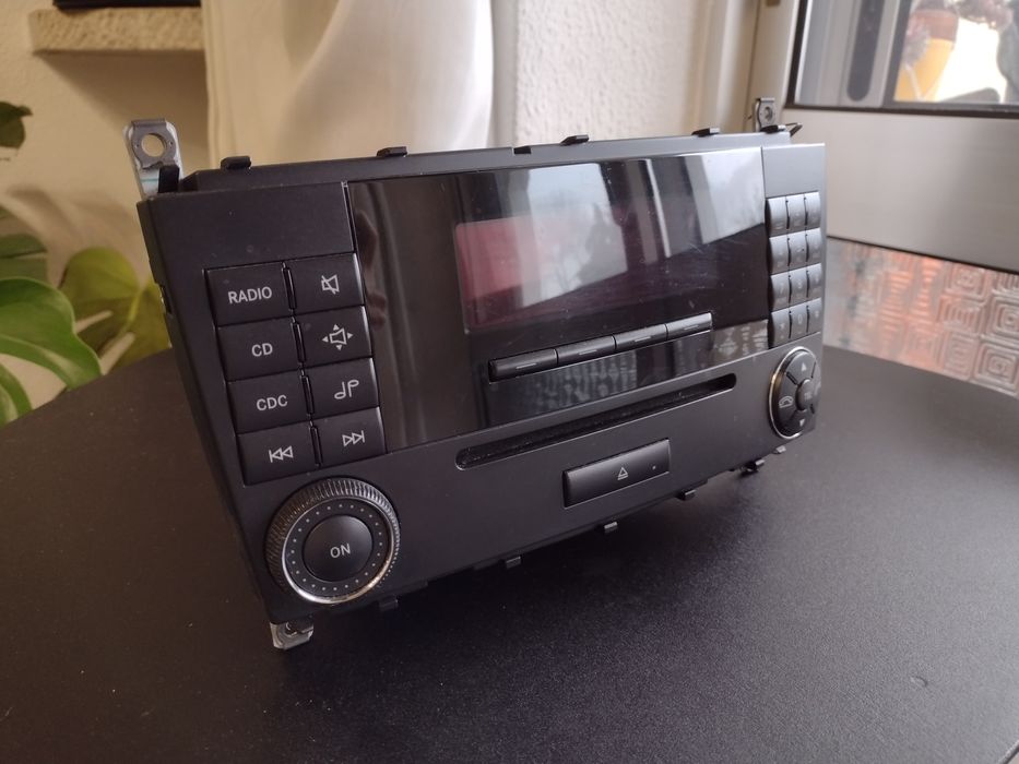 Auto-rádio com leitor de cd's Mercedes MF2530