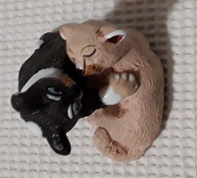 Bibelô casal de gatos em cerâmica