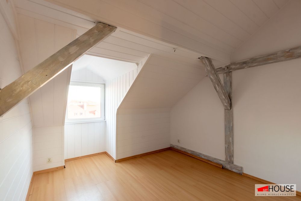 Niewielki metraż- 2 pokoje- Klimatyczne miejsce-OKAZJA