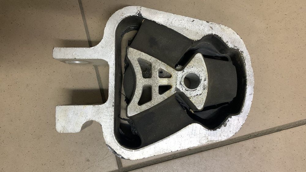 опора подушки акпп форд едж, Лінкольн 2014- бу оригінал