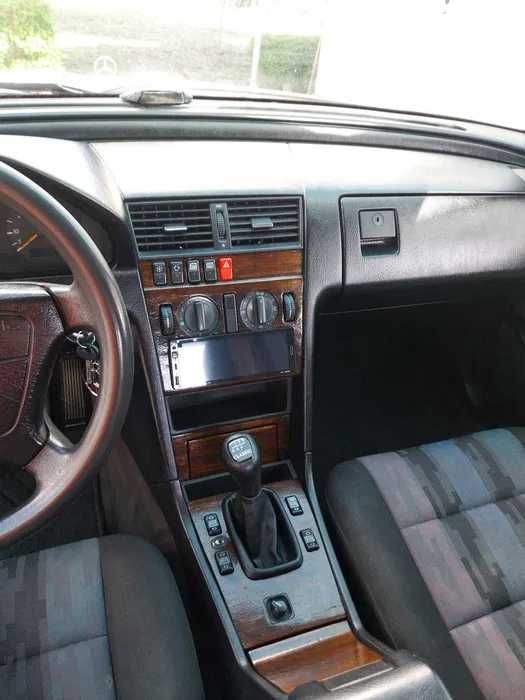 Mercedes-Benz 220 — fotografia 6