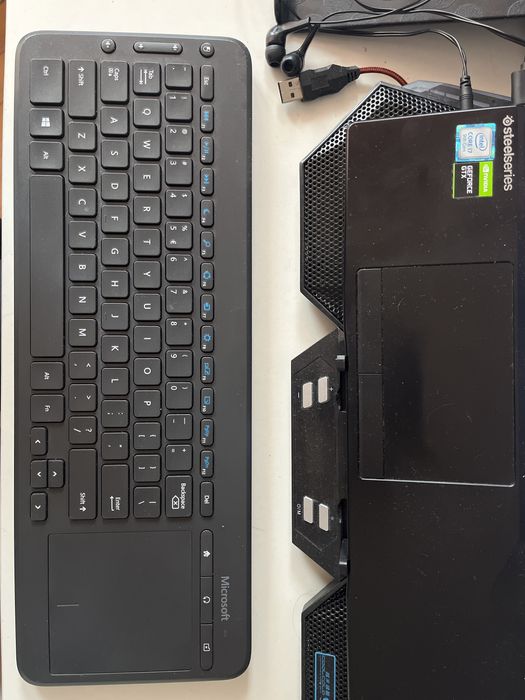 Klawiatura bezprzewodowa Microsoft z synapsą