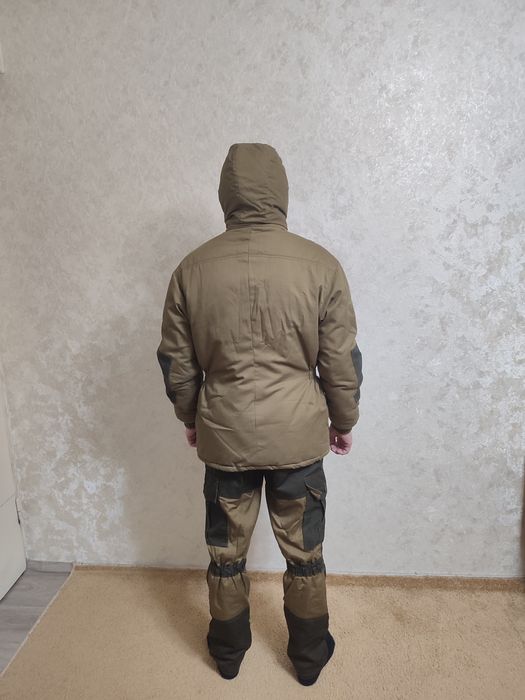 Оливковий зимовий костюм