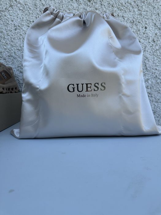 Mala Guess em pele Nova
