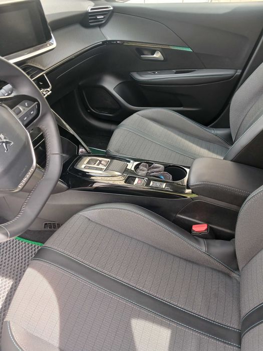 Автомобіль пежо е208 2023 рік