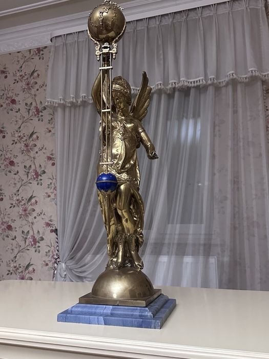 Часы бронзовые каминные Период: около 1890–1905 гг.