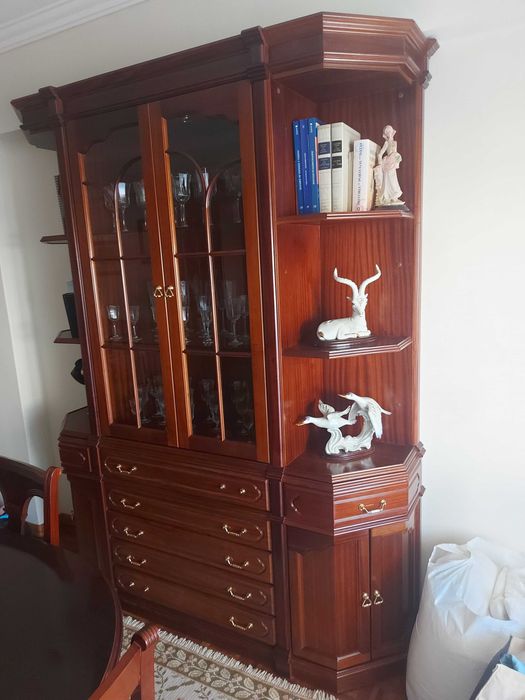 conjunto de sala de jantar clássico, em madeira escura