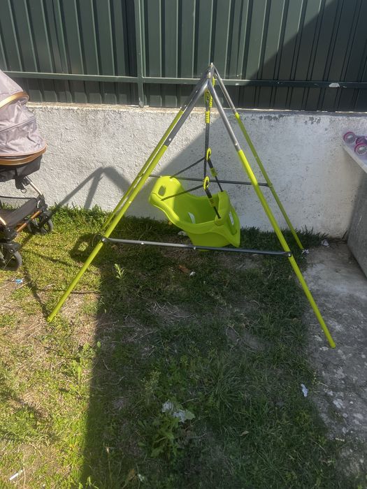 Baloiço novo em folha ,ideal para bebes.