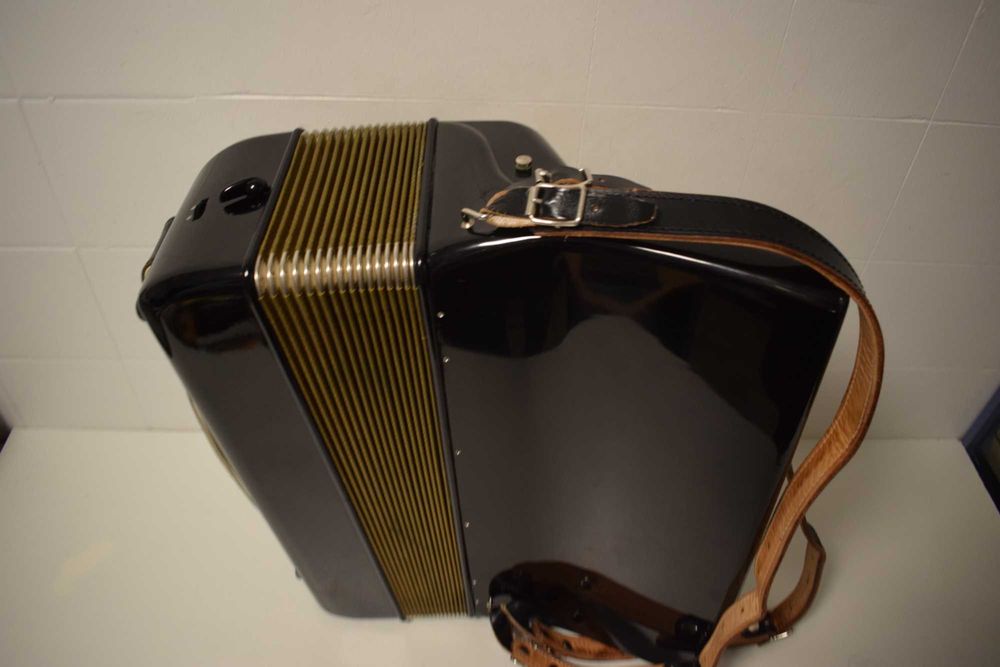 Acordeao Hohner Lucia III 3 Voz 96 Baixos, N. 69