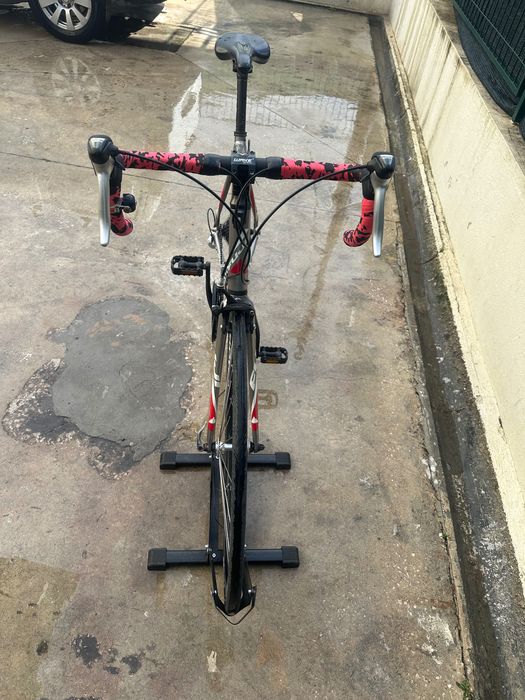 Bicicleta de estrada Fuji em muito bom estado