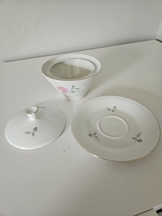 Porcelanowa cukiernica i talerzyk Chodzież