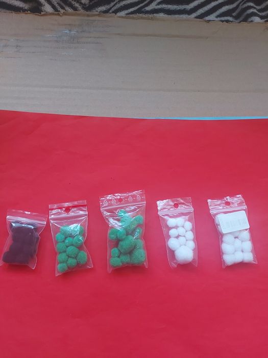 rękodzieło pompony 55 sztuk
