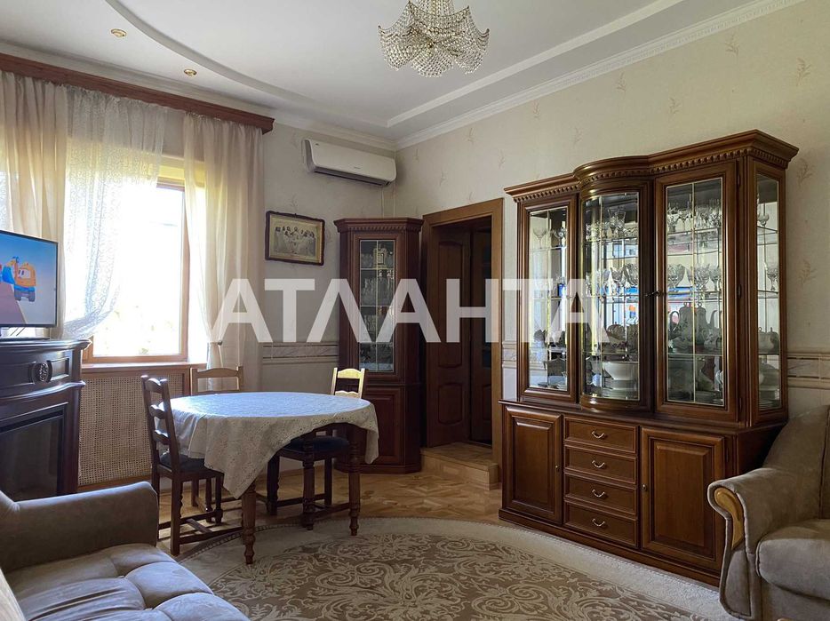 Продаётся капитальный дом с потрясающим участком 20 соток - View 2