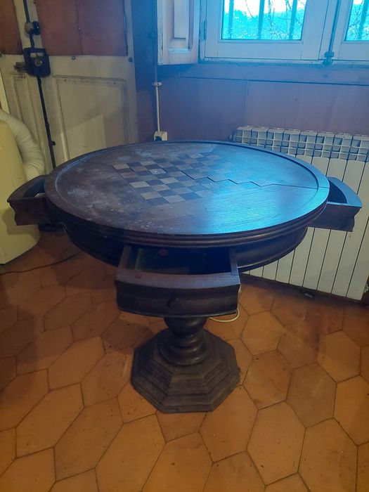 Mesa de jogo redonda