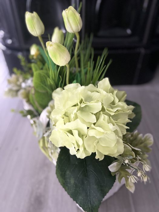 Kompozycja kwiatowa stroik Wielkanoc tulipany silikon wiosenna