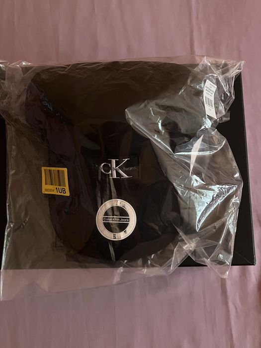 Wyprzedaż czapka męska Calvin Klein Jeans.