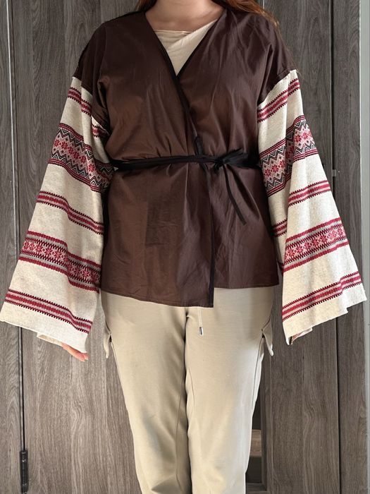 Вишиванка на запах з льону