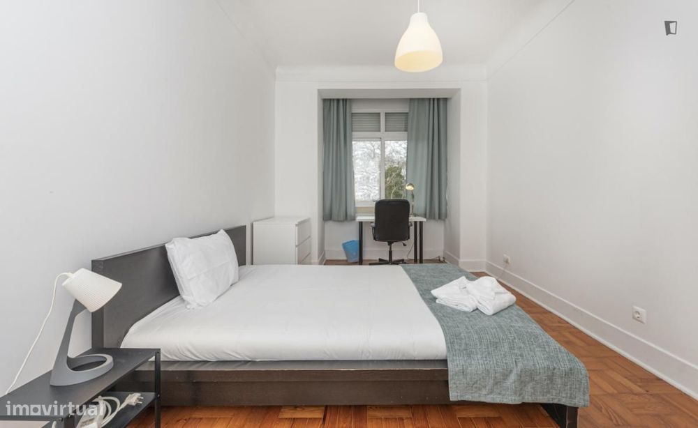 Quarto - localizado em Sete Rios Lisbon