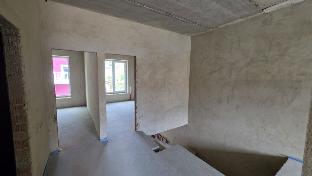 Продається зданий таунхаус на Роші