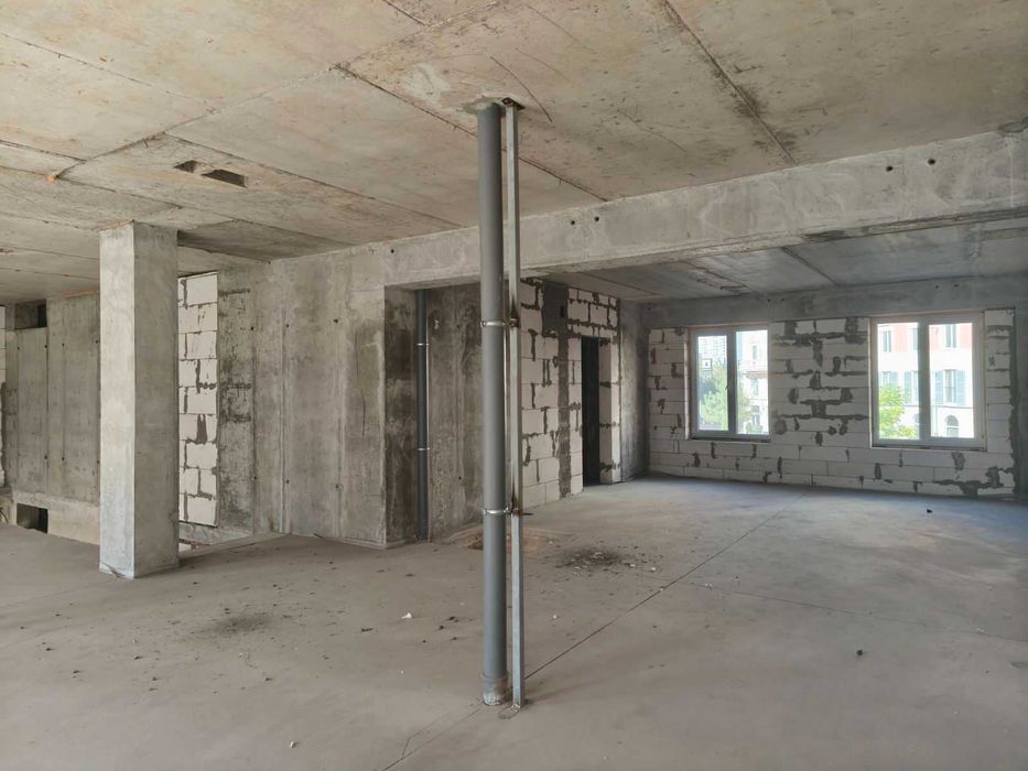 Продам  фасадное помещение на Таирово в ЖК Виа Рома.  1L21