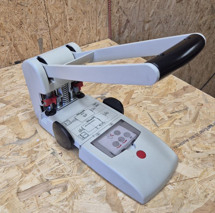 Novus B2200 dziurkacz