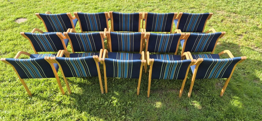 Krzesła tapicerowane drewniane