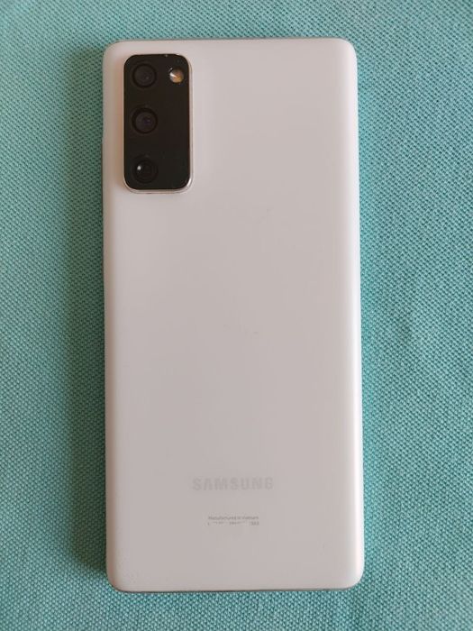Samsung Galaxy S20 FE.