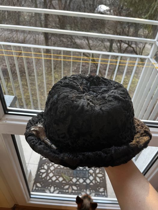 Kapelusz z karakułów