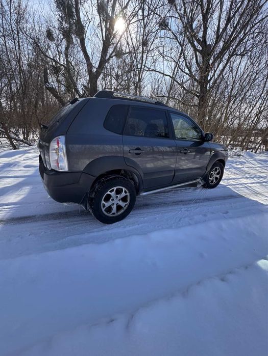 Продам Hyundai Tucson 2.0 бензин