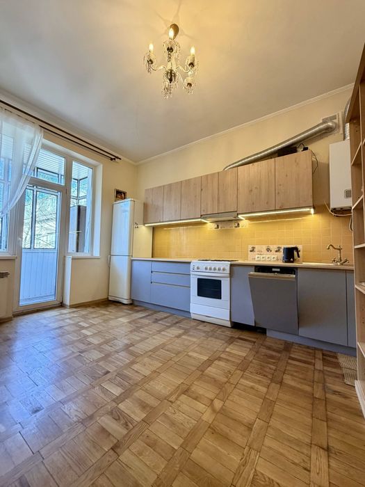 Оренда 3-кімнатної квартири в ближньому центрі, вул. Сахарова