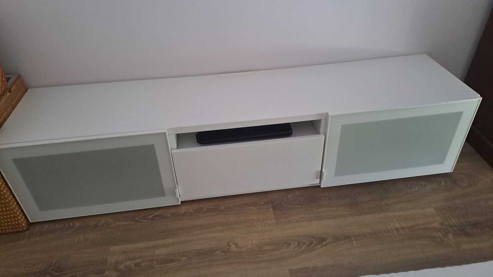 MOVEL  TV IKEA em muito bom estado