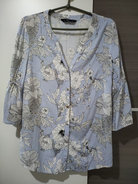 Блуза, блузка в квітковий принт. Розмір 46.