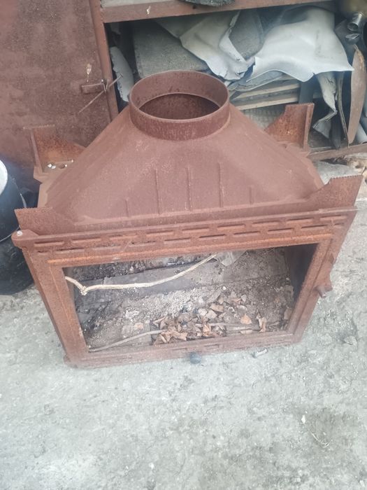 Żeliwny kominek ,palenisko