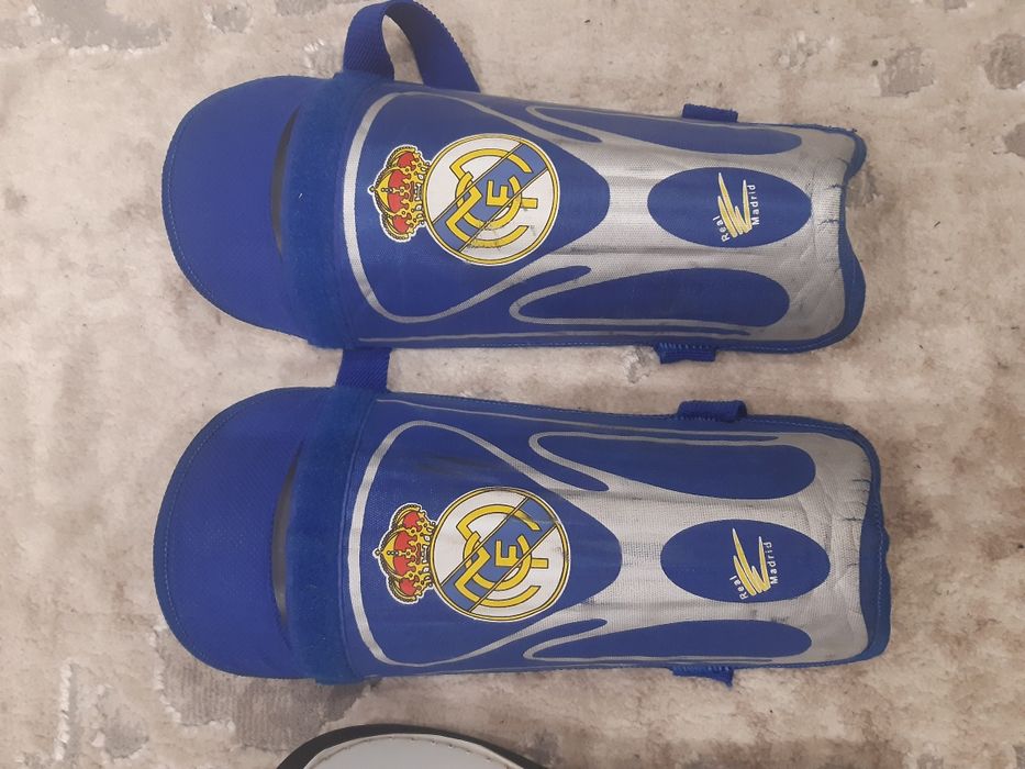 Щитки  футбольні