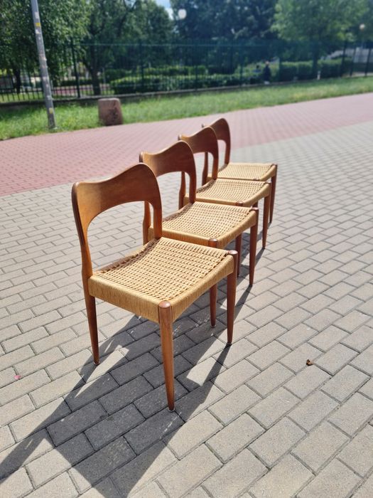 Krzesła tekowe proj. Arne Hovmand Olsen duński design Dania lata 60