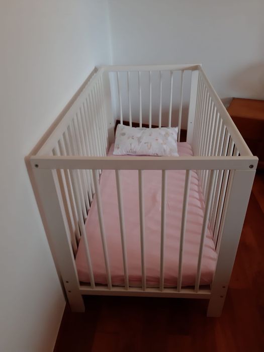 Cama de grades IKEA, estrado e colchão, 2 alturas