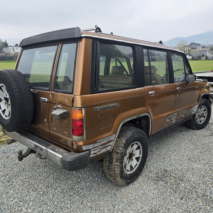 Isuzu troper 2.6 benzyna